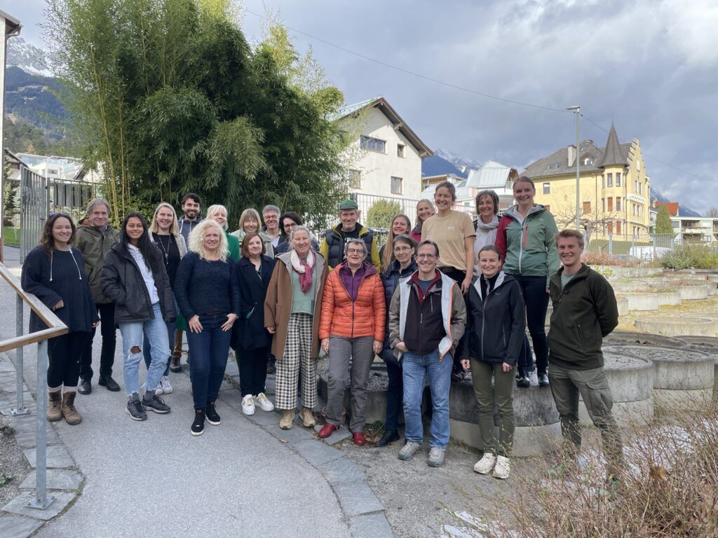Teilnehmer*innen des Bestimmungskurses im botanischen Garten der Universität Innsbruck